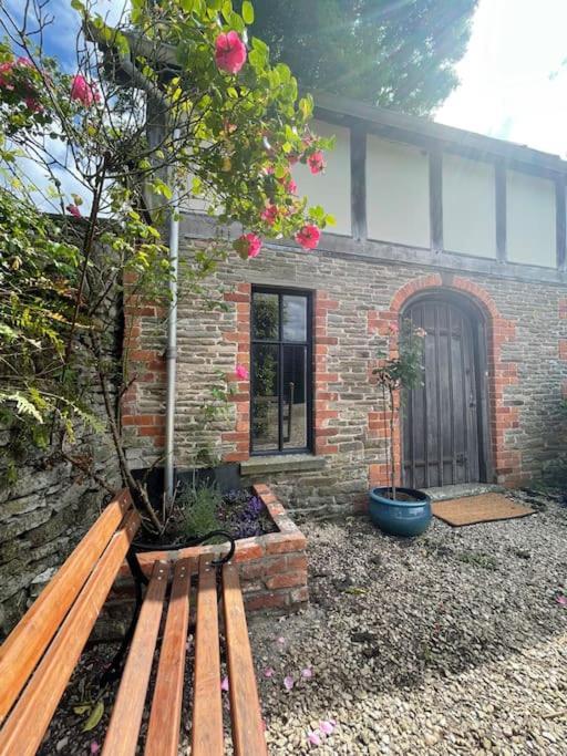 Stylish 2-Bed Cottage With Secure Parking Winforton المظهر الخارجي الصورة