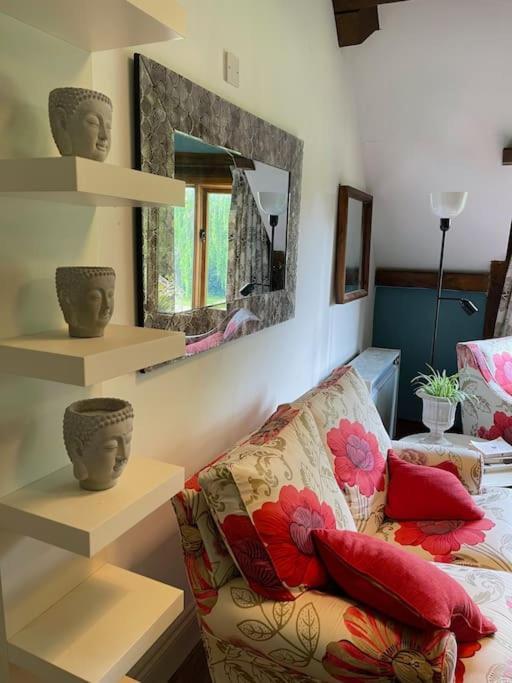 Stylish 2-Bed Cottage With Secure Parking Winforton المظهر الخارجي الصورة